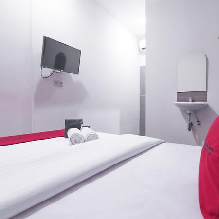 Готель Reddoorz Near Itc Mangga Dua Джакарта Екстер'єр фото