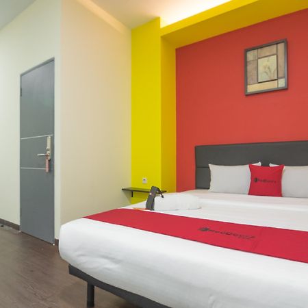 Готель Reddoorz Near Itc Mangga Dua Джакарта Екстер'єр фото