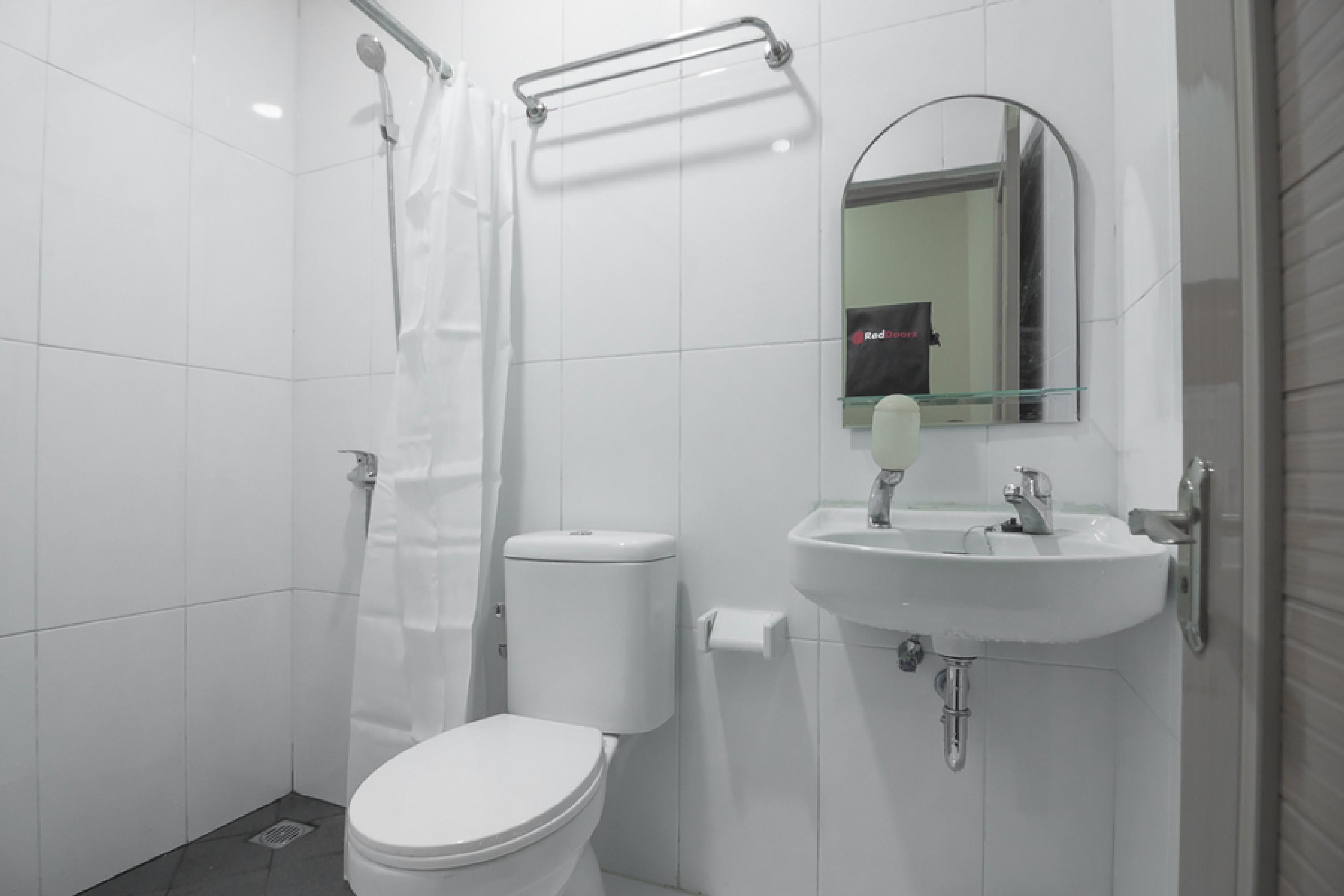 Готель Reddoorz Near Itc Mangga Dua Джакарта Екстер'єр фото