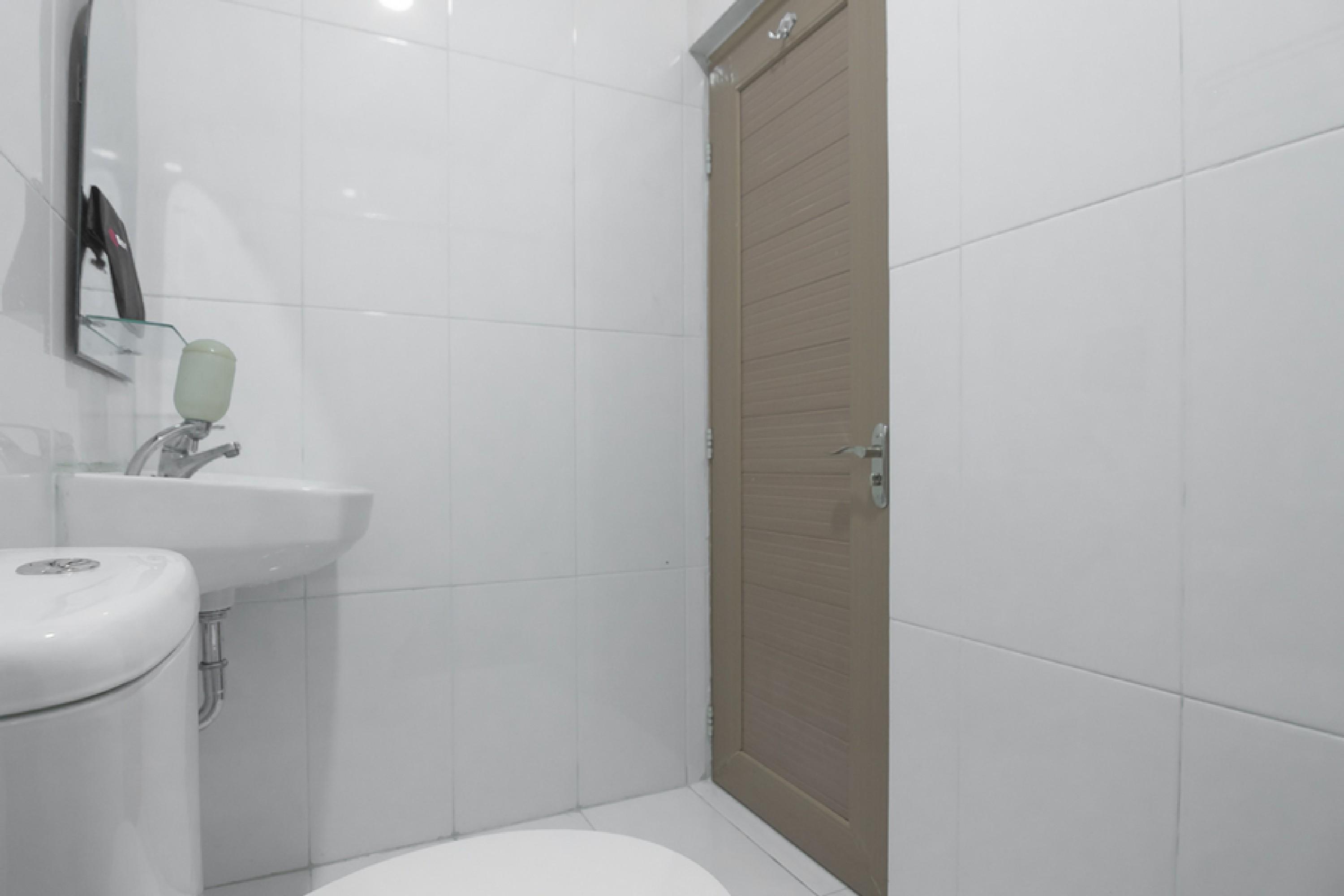Готель Reddoorz Near Itc Mangga Dua Джакарта Екстер'єр фото