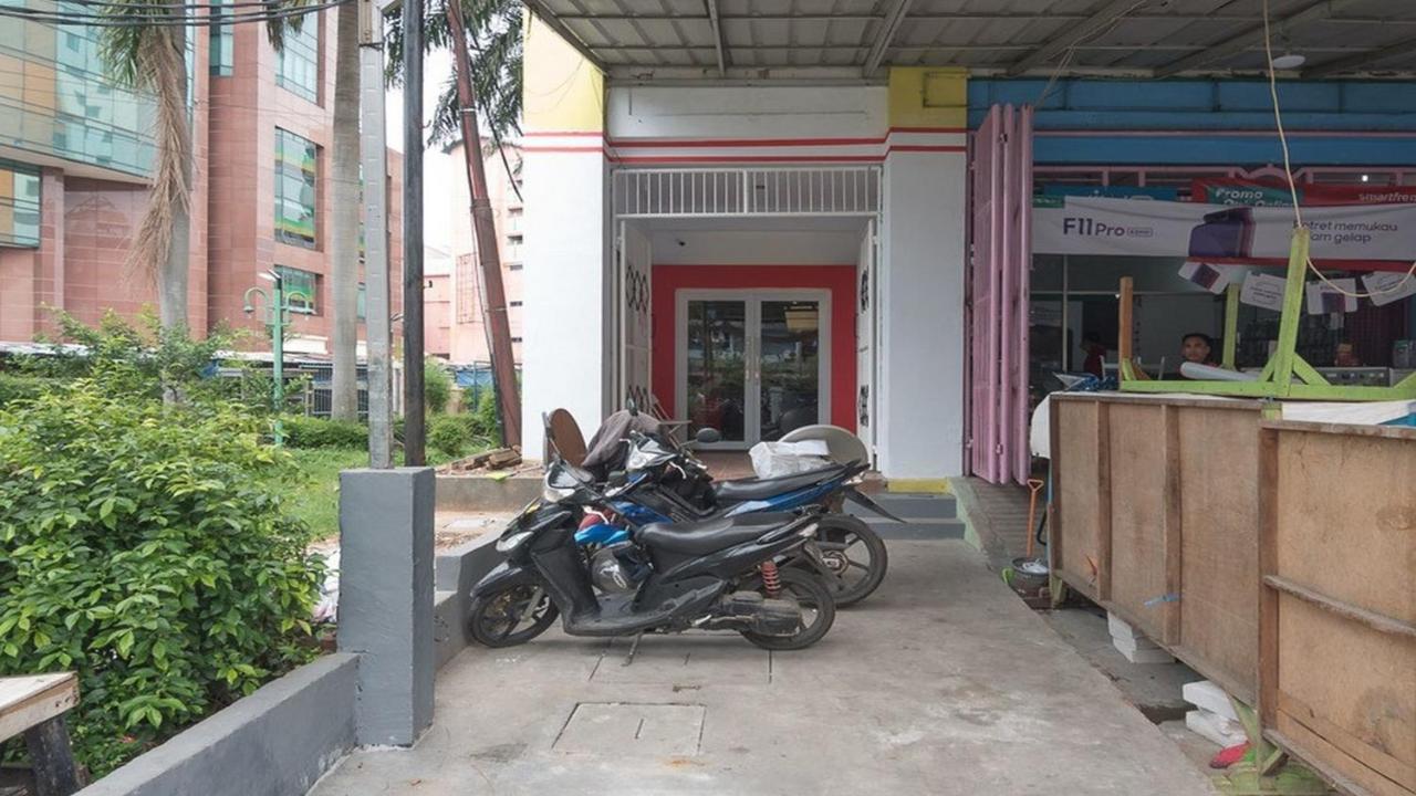 Готель Reddoorz Near Itc Mangga Dua Джакарта Екстер'єр фото