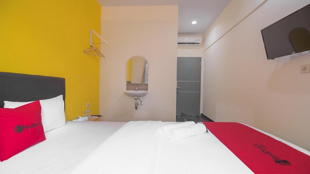 Готель Reddoorz Near Itc Mangga Dua Джакарта Екстер'єр фото