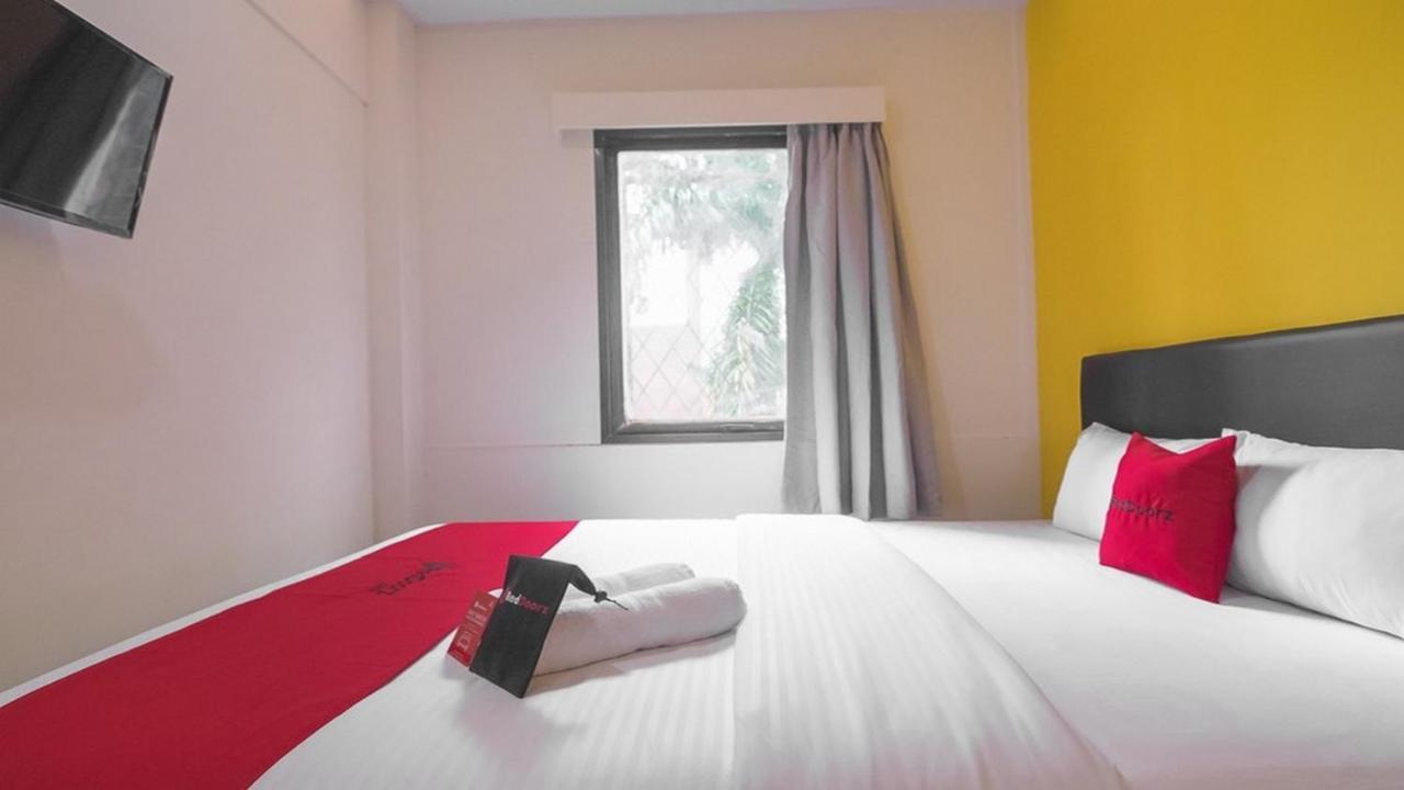 Готель Reddoorz Near Itc Mangga Dua Джакарта Екстер'єр фото